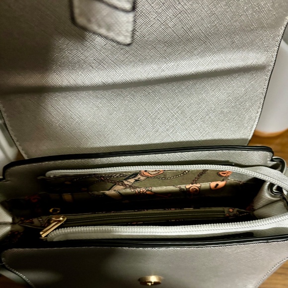 Silver 3 way purse - Picture 2 of 8